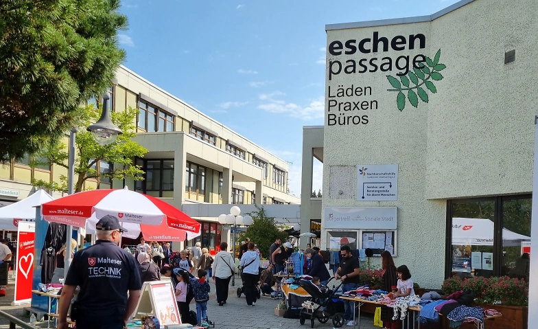 Kinder- und Erwachsenenflohmarkt in der Eschenpassage · Bild 1