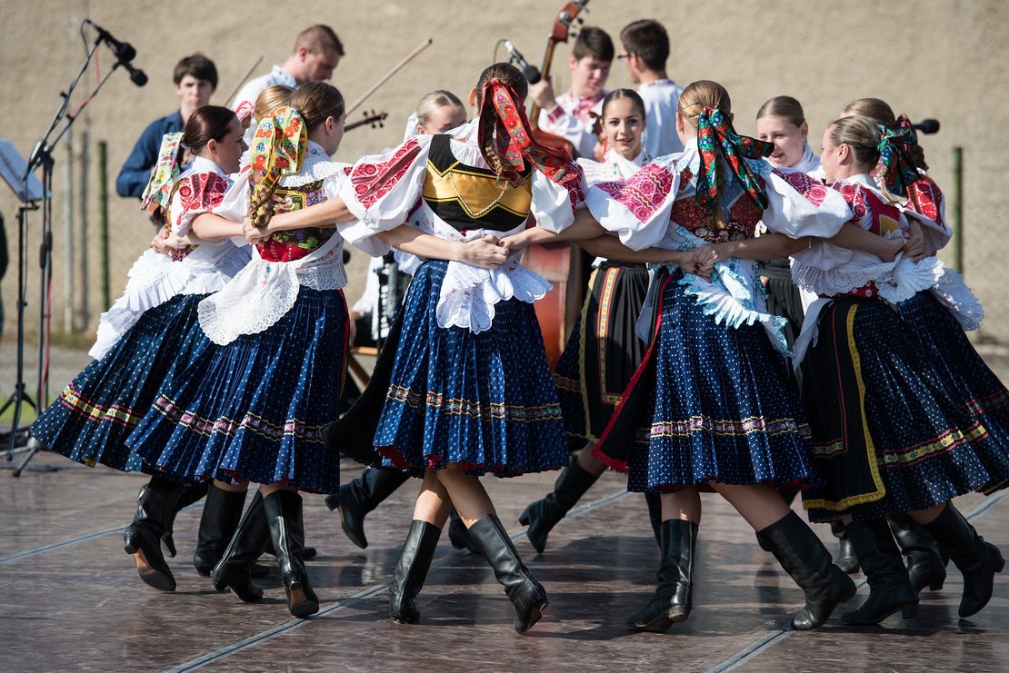 Internationale Folklore-Tänze · Bild 1