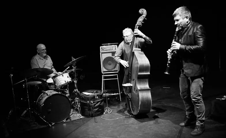 Joe Fonda New Origin Trio · Bild 1