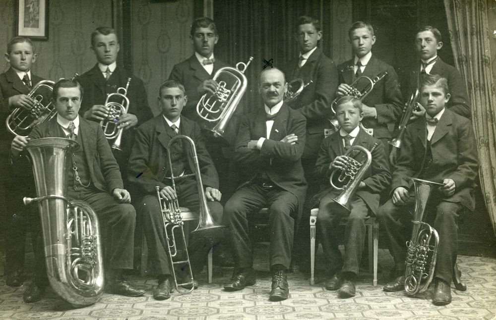 An der Spitze der Blasmusik - Augsburger Kapellmeister um 1900 · Bild 1
